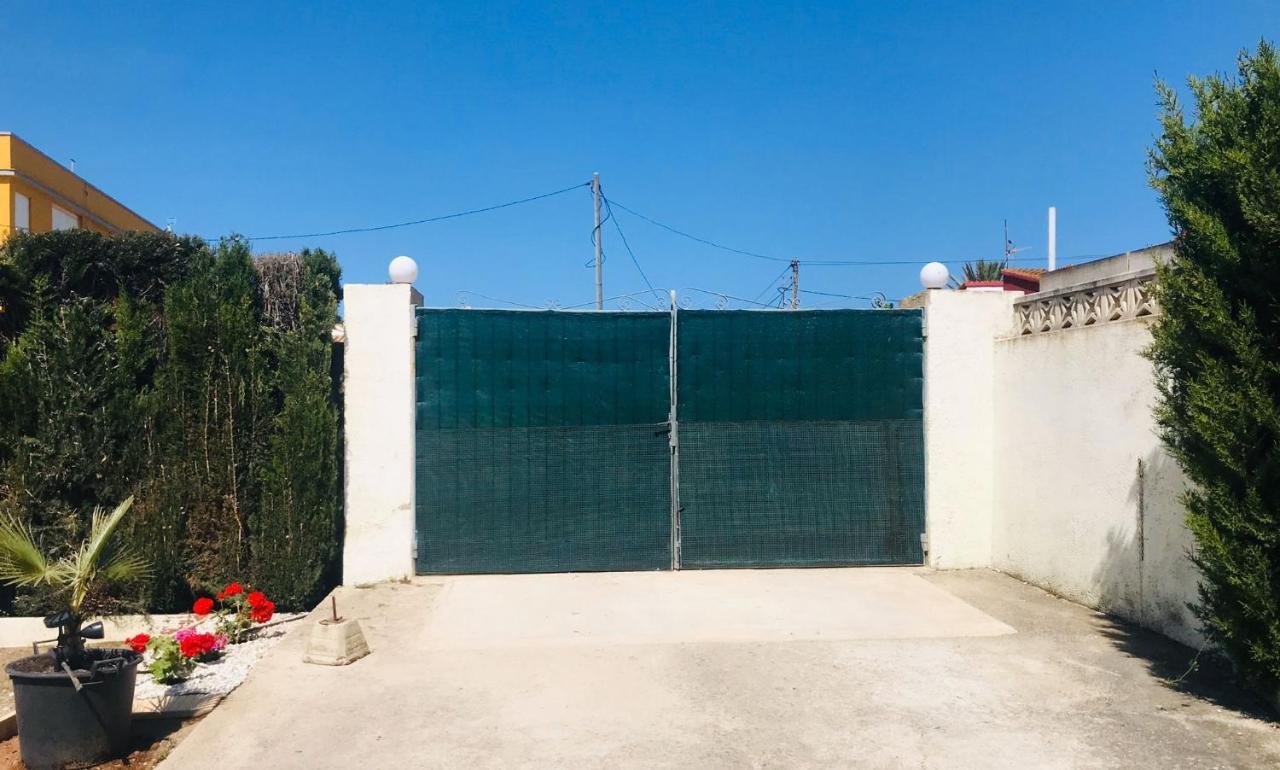 The House Guest House Les Deveses Exterior foto